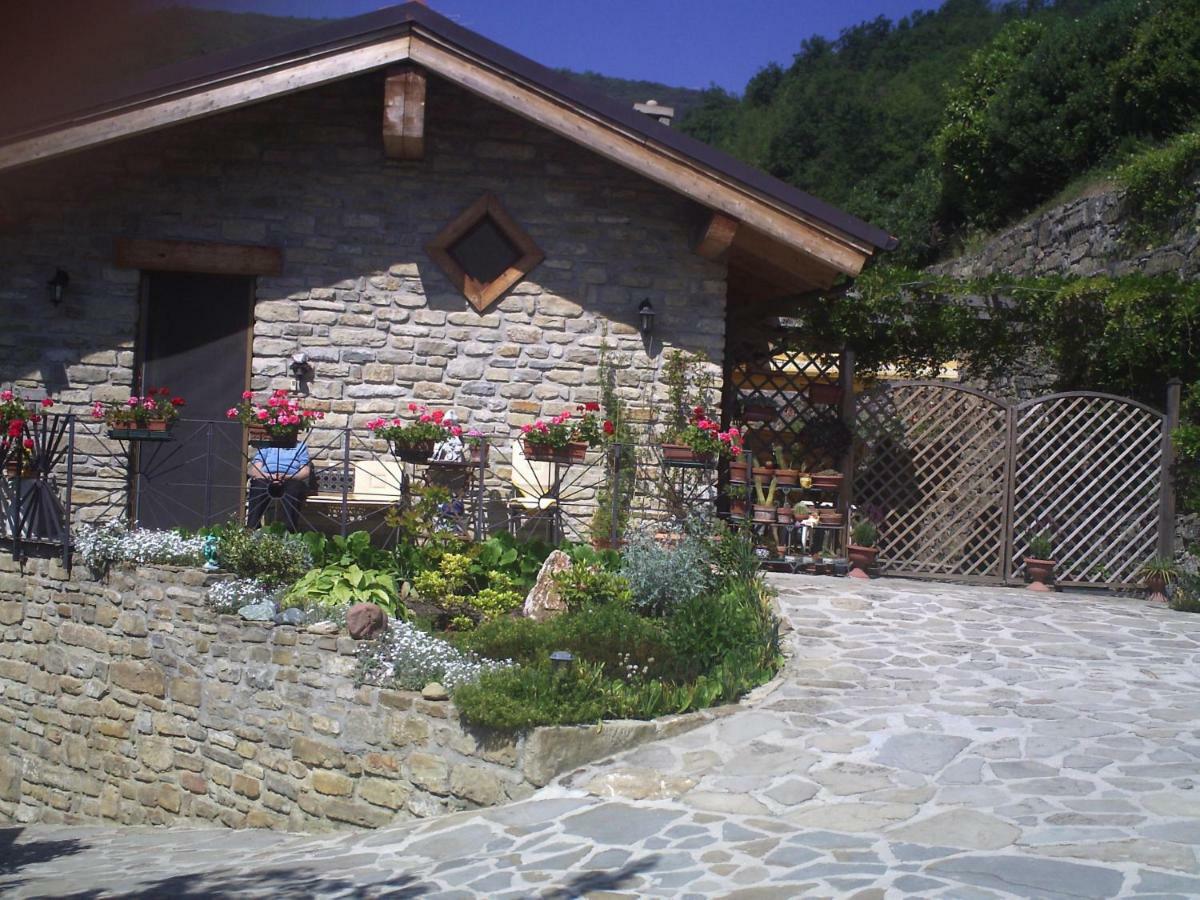 Ca D' Fefi Bed and Breakfast Gorzegno Exteriör bild
